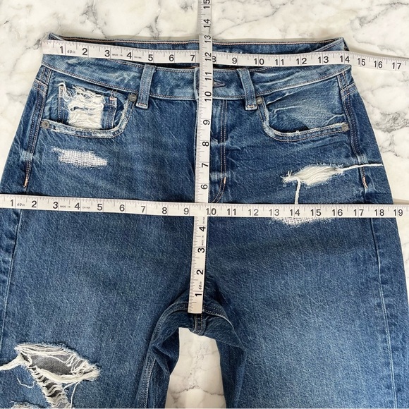 AEO high waisted mom jeans distressed destroyed medium wash size 4 - Picture 5 of 9